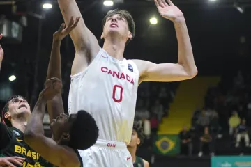 Guinessov rekorder u vrtiću imao 157, a sad 240 cm. Raste kao gljiva, nosi tenisice 57.5, a u Šibeniku je šokirao sve