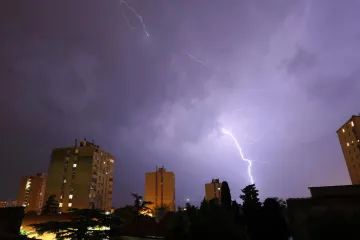Izdano upozorenje za cijelu Hrvatsku: Prijete bujične poplave, intenzivna kiša, pljuskovi i grmljavina