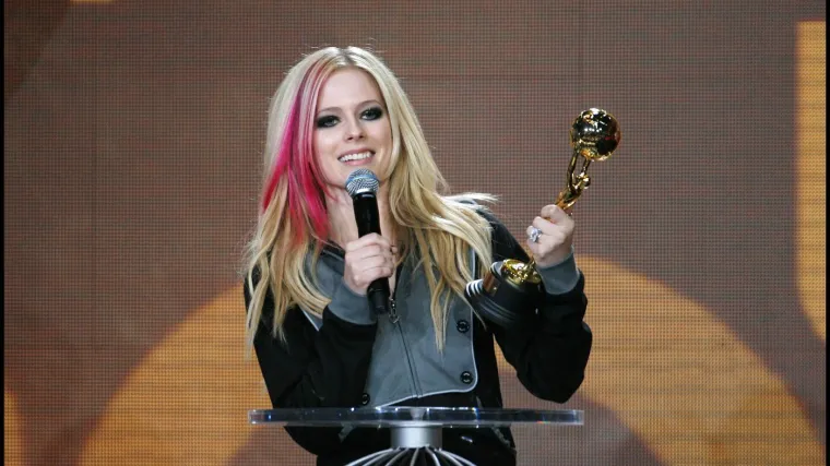 Godinama kružile glasine da je mrtva: Kako danas izgleda pop ikona Avril Lavigne?
