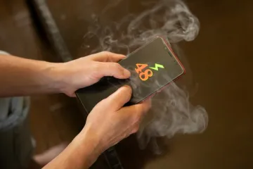 Pregrijao vam se mobitel? Mnogi nesvjesno pogoršaju situaciju, a evo što učiniti
