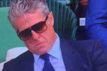 Snimka s Wimbledona postala hit: Hugh Grant zaspao tijekom meča Đokovića i Cobollija