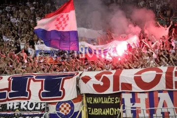 Torcida zapalila zastave tzv. Republike Srpske i skandirala 'Za dom spremni'!