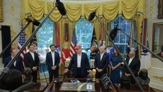 Trumpov show! Uzeo trofej SP-a, zadrijemao pa pokazivao slike s Putinom: Infantino 'umirao' od smijeha