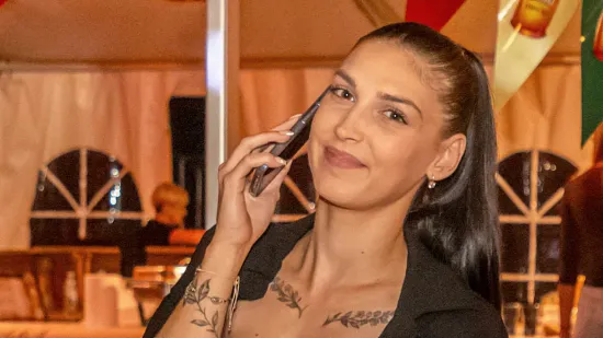 U uskom korzetu i obasuta tetovažama: Zanosna Osječanka u fatalnoj kombinaciji nije pro&scaron;la nezamijećeno