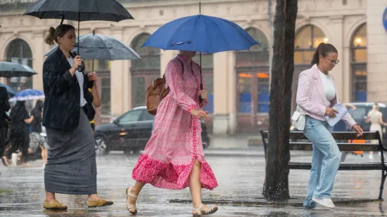 Ki&scaron;ni dan nije ih zastra&scaron;io: Građani iza&scaron;li na ulice i normalno obavljali sve aktivnosti