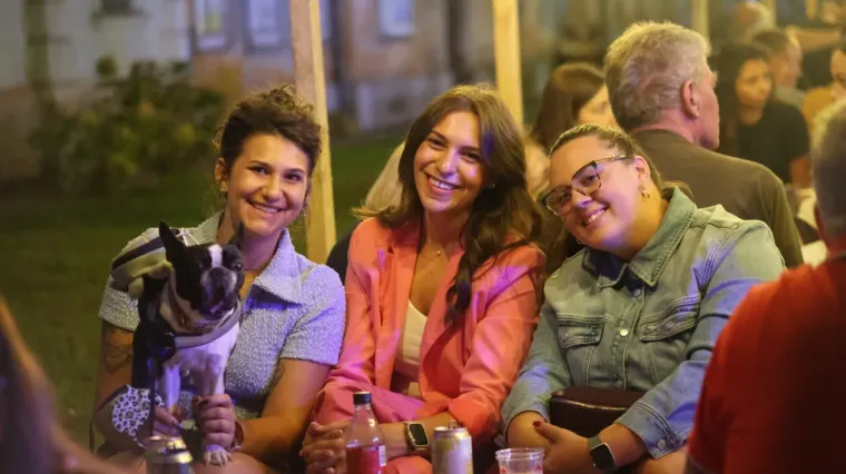 Tomislav Bralić i Nika Turković zapjevali na Danima piva, a pravi show napravile su ove dame