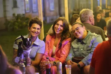 Tomislav Bralić i Nika Turković zapjevali na Danima piva, a pravi show napravile su ove dame