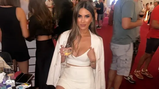 Čitala bodove na Dori pa zaludila Hrvate: Sanja u kupaćem kostimu izgleda kao 'morska vila'