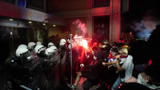 Topovskim udarima i suzavcem na prosvjednike u Novom Sadu! Vučić za sve krivi 'europski olo&scaron;'