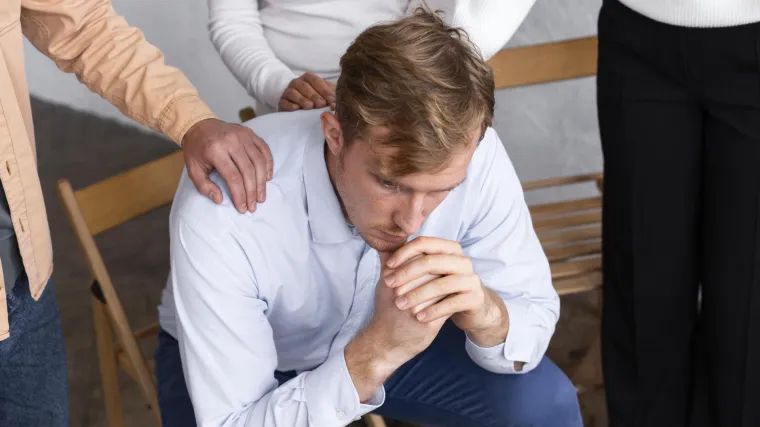 Neke fraze imaju negativne učinke na one koji tuguju: Zamijenite ovih 11 izraza utjehe prikladnijima