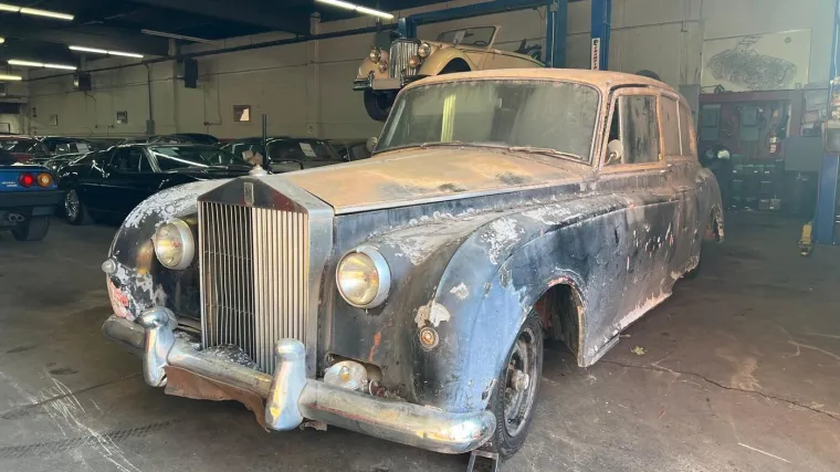 Star 64 godine, zahrđao i uni&scaron;ten: Ovaj auto prodaje se za cijenu od koje će vam se zavrtjeti u glavi