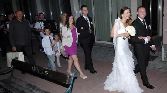 Ovako je Đurđa Adle&scaron;ič slavila sinovo vjenčanje: Pratila ih povorka, stigla i Jadranka Kosor