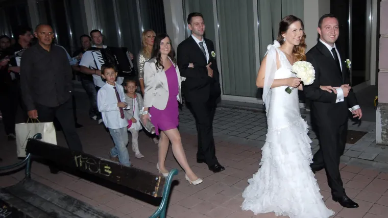Ovako je Đurđa Adle&scaron;ič slavila sinovo vjenčanje: Pratila ih povorka, stigla i Jadranka Kosor