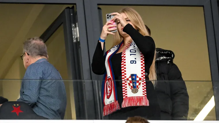 Pazite tko iz svečane lože gleda utakmicu Hrvatske i Če&scaron;ke: Stvarno ih dugo nismo vidjeli