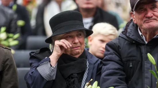 Suze, cvijeće i tuga na licima: Stotine obožavatelja stiglo na komemoraciju za Halida