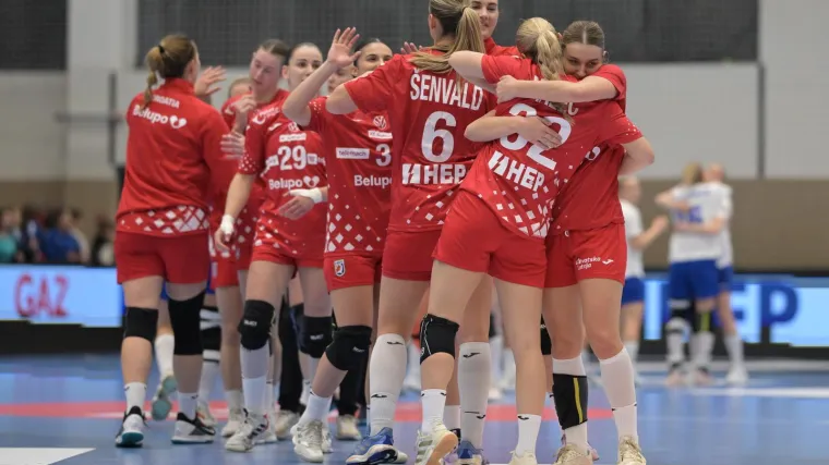 Rukometa&scaron;ice proslavile pobjedu s najmanjim i najslađim navijačima
