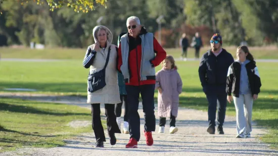 Vedra atmosfera uz Dravu: Pogledajte tko je sve uživao u &scaron;etnji Marinom Prelog