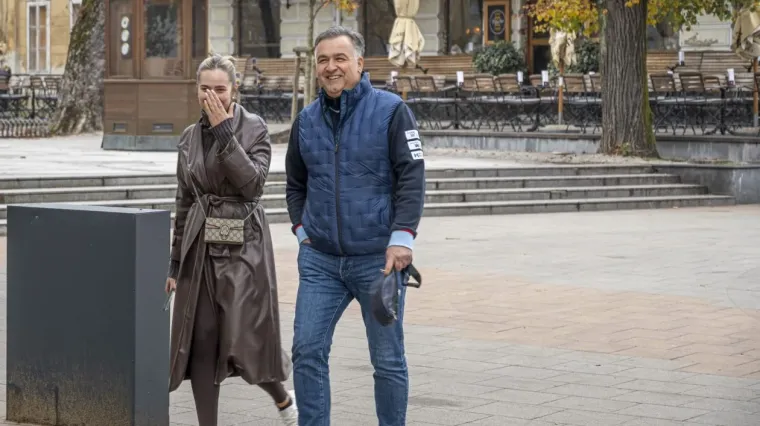 Sramežljiva ljepotica ukrala pažnju u Karlovcu: Ovaj odjevni komad obožavaju trendseterice