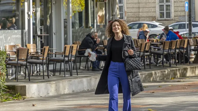Kovrčava dama je osmijehom oborila prolaznike u Karlovcu: Nitko nije ostao ravnodu&scaron;an