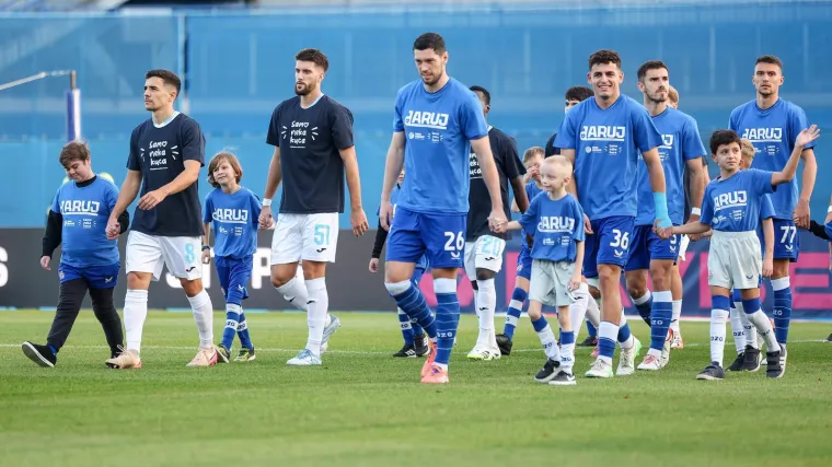 Srčana akcija na Maksimiru: Igrači Dinama i Rijeke razveselili mali&scaron;ane s 'nevidljivim' stanjem