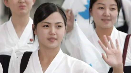 Tko je supruga Kima Jong-una? Navodno je likvidirao članove glazbenog benda u kojem je pjevala