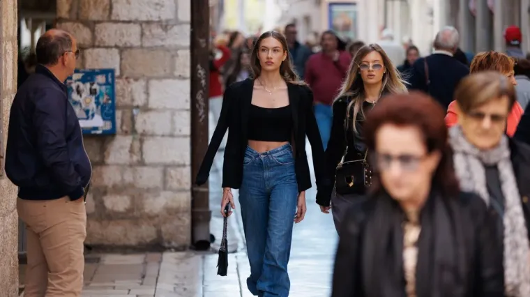 Duge noge i vitka figura: Atraktivna djevojka u Zadru parira svjetskim manekenkama