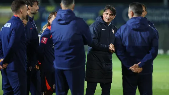 Evo kako je pro&scaron;ao prvi trening: Kapetan Modrić stao uz suigrača koji prolazi kroz najteži period