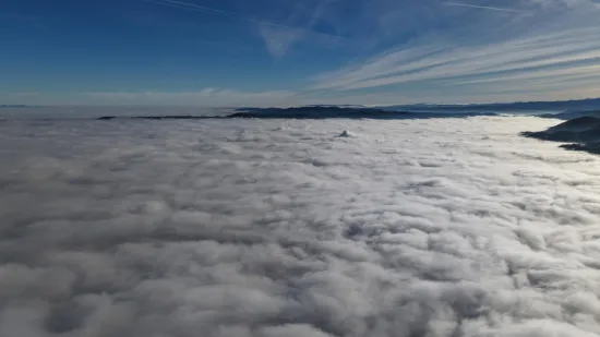 Prizori koji oduzimaju dah: Znate li koji se grad krije ispod ovih oblaka?