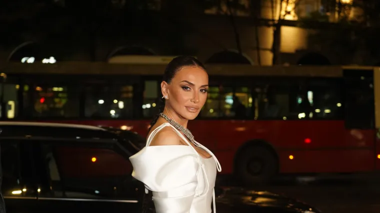 Zovu je najljep&scaron;om Srpkinjom, a zahvate krije 'kao zmija noge': Kako izgleda Emina Jahović?