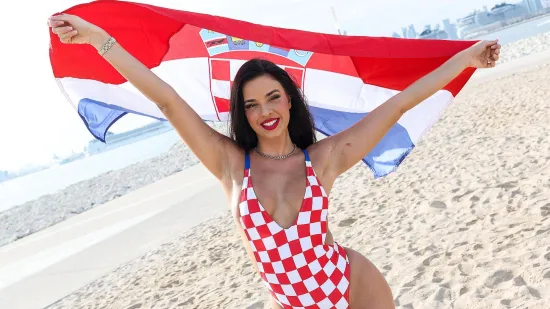 Ivana Knoll u kockastom badiću prije tri godine zapalila je Katar: Pogledajte fotografije i prisjetite se