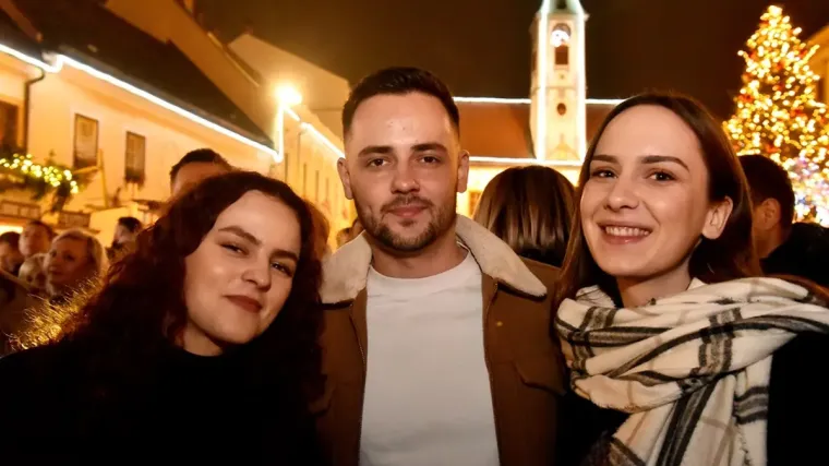 Nisu pro&scaron;li neprimjetno: Svi se pitaju tko su lijepe dame i naočit mladić s varaždinskog Korza