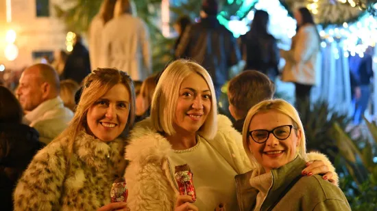 Djevojke poludjele za njim! Pogledajte kakvu atmosferu je napravio Jakov Jozinović u Makarskoj