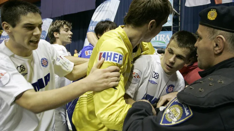Ovo je najveća tučnjava igrača Dinama i Hajduka! Blagdansko vrijeme nosi i tamne strane rivalstva