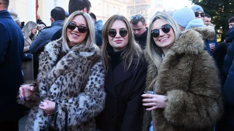 Karlovčanke ukrale show na dnevnom dočeku: Grad prepun ljepotica u top izdanjima