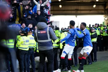 Kakva ludnica! Najžešći nogometni derbi završio preokretom za apsolutni kaos na tablici