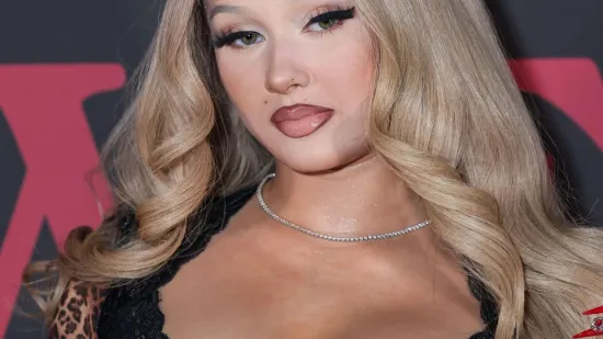 Tata joj kupuje seksi rublje, a ona provocira goli&scaron;avim objavama: Tko je zapravo Alabama Barker?