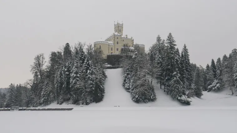 Bajkoviti prizori dvorca Trako&scaron;ćan pod snijegom kao da su ispali iz slikovnice