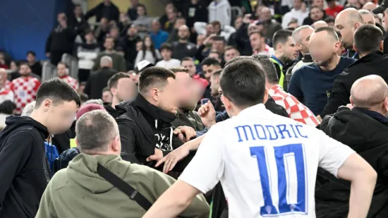 Kadrovi frke hrvatskih navijača i za&scaron;titara u Stožicama