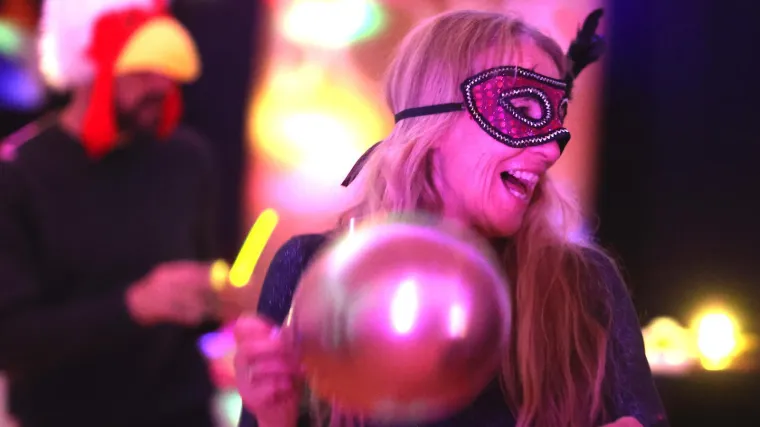 'Valentinovo pod maskama': Tajanstvena plavu&scaron;a ukrala svu pažnju na karnevalskoj zabavi