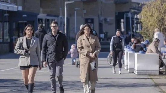 Ukrala svu pažnju u kratkoj haljini i čizmicama! Pogledajte tko je sve uživao na kavi ovu subotu