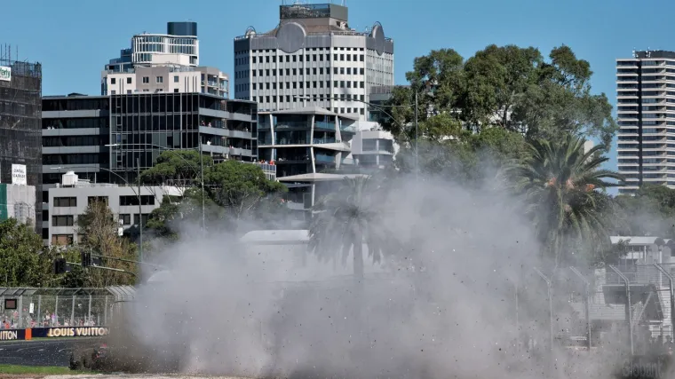 Verstappen izletio sa staze, izgledalo je kao da se bolid zapalio: Helikopter sve nadzirao
