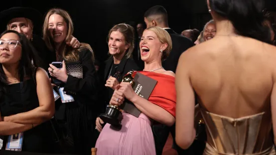 Crveni tepih, emocije i glamur: Pogledajte najbolje trenutke Oscara 2026.!