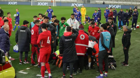 Horor na odlučujućoj utakmici mladih Vatrenih: Turski izbornik se sru&scaron;io, hitna odmah uletjela na teren