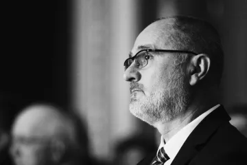 Preminuo Vlatko Cvrtila, jedan od najcjenjenijih geopolitičkih stručnjaka