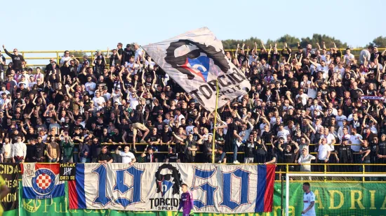 Dok su Hajduk i Istra vodili 'bitku' na terenu, svi su gledali u poruke Torcide