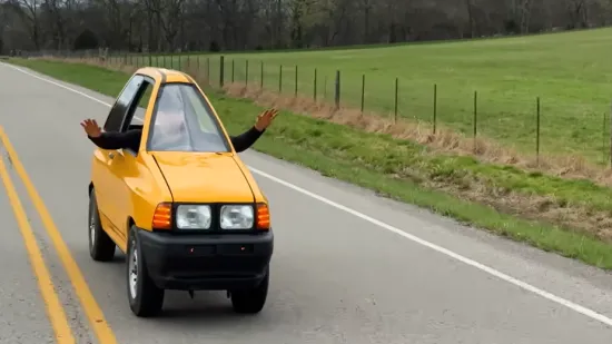 Nije ni crtić ni otpička iluzija: Napravio je najuži auto na svijetu i potpuno ga legalno vozi ulicama