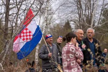 Valjda neće nitko pod auto! Na rallyju rakija, gemišti, čvarci, kobase i zelje, a stigli i tamburaši