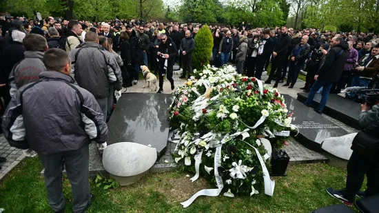 Brojni poznati se oprostili od Du&scaron;ka Vujo&scaron;evića uz stihove hrvatske dive