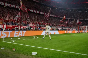 Luda koreografija i sila legendi u ložama: Pogledajte nestvarne scene s neponovljive utakmice